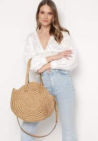 Born2be - Beżowa Okrągła Torebka Typu Shopper z Plecionki z Dodatkowym Paskiem Enirta. Kolor: beżowy. Sezon: lato. Styl: elegancki, casual #3