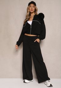 Renee - Czarny Komplet Dresowy z Wiskozą Spodnie o Szerokim Kroju i Bluza z Broszką Redaella. Kolor: czarny. Materiał: wiskoza, dresówka. Wzór: aplikacja