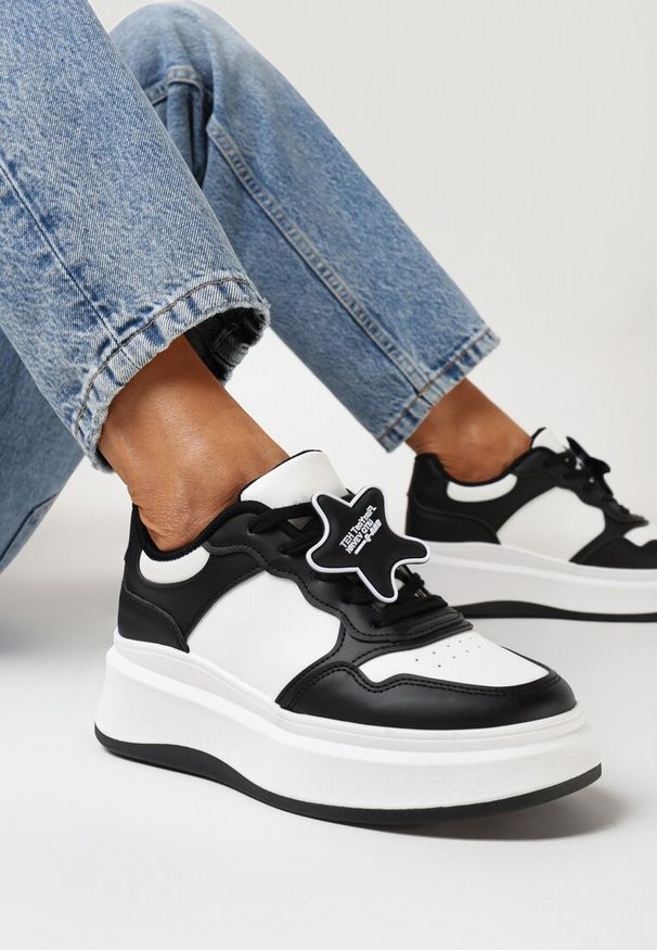 Born2be - Czarne Sneakersy na Platformie z Odpinaną Gwiazdką na Sznurówkach Olrua. Kolor: czarny. Wzór: aplikacja. Obcas: na platformie