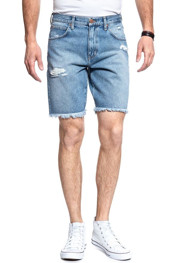 Wrangler - KRÓTKIE SPODENKI WRANGLER REGULAR SHORTS SALTED RIPS W15UER040. Materiał: jeans. Długość: krótkie. Wzór: aplikacja. Styl: retro, klasyczny