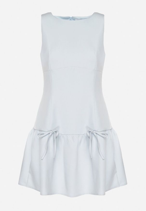 Born2be - Niebieska Rozkloszowana Sukienka Vices Bez Rękawów z Obniżonym Stanem i Kokardkami Folinesa. Okazja: na co dzień. Typ kołnierza: kokarda. Kolor: niebieski. Długość rękawa: bez rękawów. Styl: casual, elegancki, klasyczny