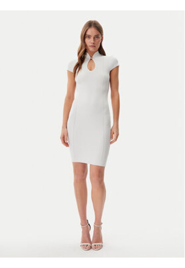 Guess Sukienka dzianinowa W5GK46 Z3L10 Écru Slim Fit. Materiał: wiskoza
