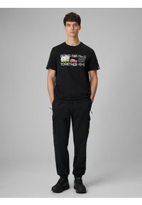 4f - 4F T-shirt regular z nadrukiem męski - czarny S. Okazja: na co dzień. Kolor: czarny. Materiał: dzianina, bawełna, materiał. Wzór: nadruk. Styl: casual, klasyczny #2