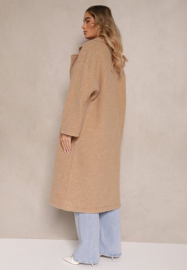 Renee - Beżowy Długi Płaszcz Jednorzędowy o Kroju Oversize Vlekoma. Kolor: beżowy. Materiał: poliester, wełna. Długość: długie. Styl: elegancki