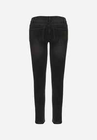 Born2be - Czarne Jeansy o Kroju Skinny z Niskim Stanem Solavina. Okazja: na co dzień. Stan: obniżony. Kolor: czarny. Styl: elegancki, casual