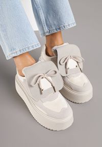 Renee - Beżowe Sneakersy Ozdobione Kokardą i Wywiniętym Językiem Ivalione. Okazja: na co dzień. Kolor: beżowy. Materiał: jeans. Wzór: aplikacja #5