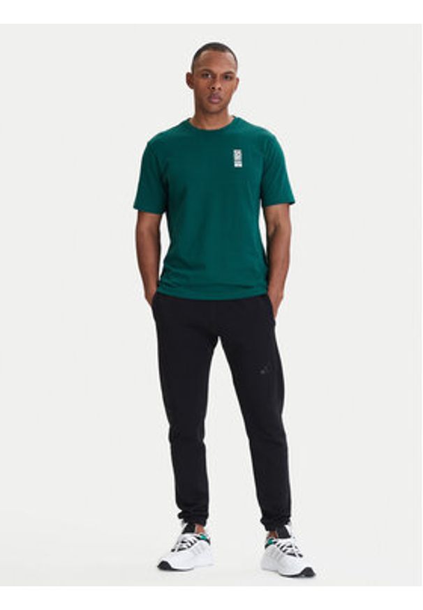 Adidas - adidas T-Shirt Memories Of Sport Poster Graphic KB2507 Zielony Regular Fit. Kolor: zielony. Materiał: bawełna. Styl: sportowy