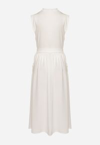 Born2be - Biała Sukienka Koszulowa o Rozkloszowanym Kroju z Wiązaniem w Pasie Mavirielle. Okazja: na co dzień. Typ kołnierza: dekolt w serek. Kolor: biały. Materiał: skóra. Długość rękawa: długi rękaw. Typ sukienki: koszulowe. Styl: casual, elegancki #5