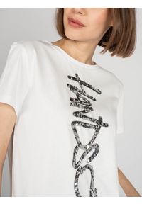 Patrizia Pepe T-Shirt | 8J0913/A4V5 | Maglia | Kobieta | Biały. Okazja: na co dzień. Kolor: biały. Materiał: bawełna. Długość rękawa: krótki rękaw. Długość: krótkie. Wzór: aplikacja, nadruk. Styl: casual