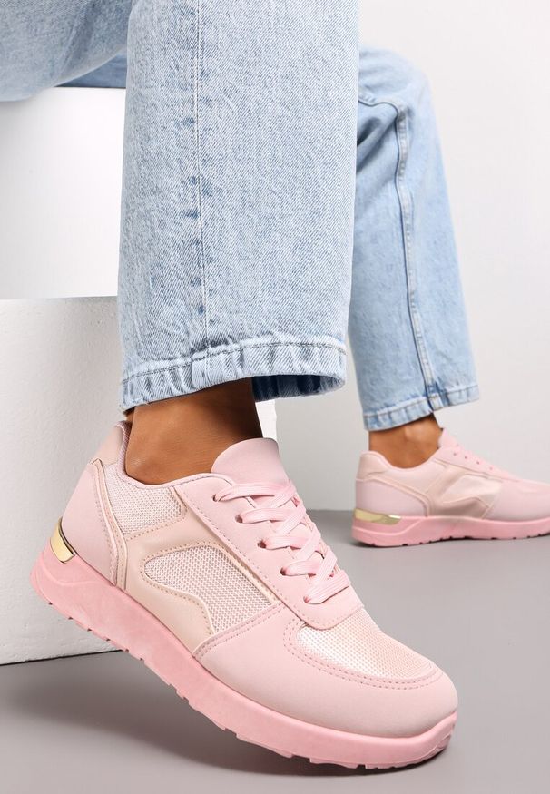 Renee - Różowe Sneakersy na Grubej Podeszwie z Metaliczną Wstawką Leesa. Kolor: różowy