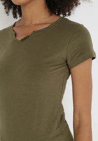 Born2be - Ciemnozielony T-shirt Thonilacia. Kolor: zielony. Materiał: bawełna, dzianina. Długość rękawa: krótki rękaw. Długość: krótkie. Wzór: aplikacja #6
