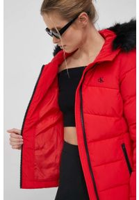 Calvin Klein Jeans kurtka damska kolor czerwony zimowa. Kolor: czerwony. Materiał: futro, materiał. Sezon: zima #5