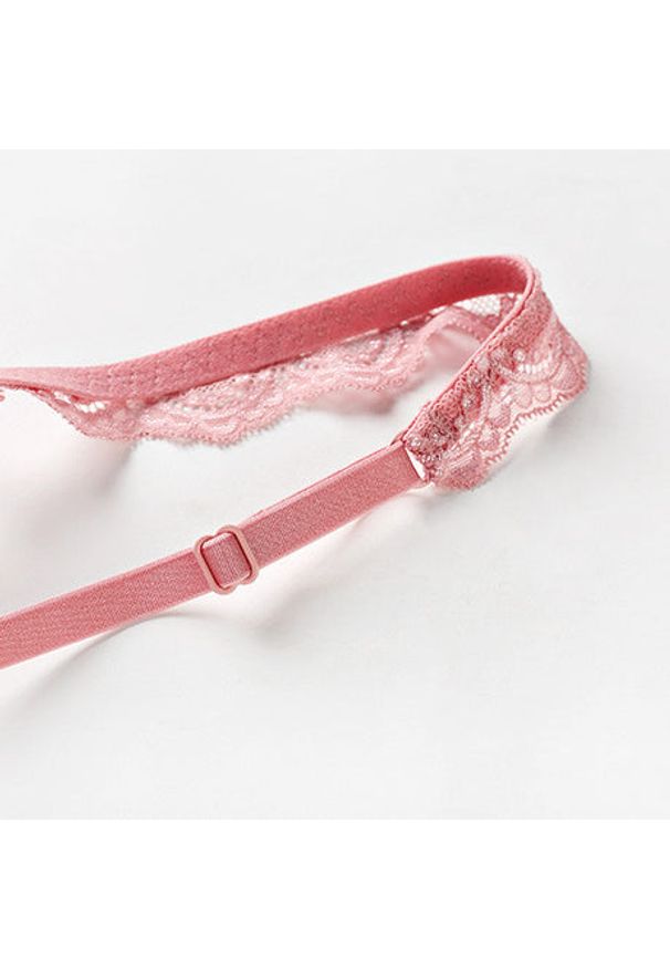 Intica - Komplet bielizny z usztywnianym biustonoszem z koronką Denisia. Kolor: czerwony. Materiał: koronka. Wzór: koronka