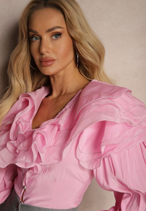 Renee - Różowa Wieczorowa Koszula z Ozdobnymi Falbanami i Guzikami Lerellia. Okazja: na co dzień. Kolor: różowy. Materiał: jeans. Styl: wizytowy