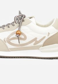 Renee - Beżowe Sneakersy Ozdobione Geometrycznym Motywem Phiaronei. Okazja: na co dzień. Kolor: beżowy. Materiał: jeans. Wzór: geometria, aplikacja #8