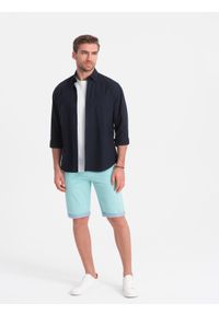 Ombre Clothing - Męskie szorty chinosy z kontrastowym podwinięciem – turkusowe V4 - Rozmiar: M. Okazja: na imprezę, do pracy, na co dzień. Kolor: turkusowy. Materiał: tkanina, elastan, bawełna. Długość: krótkie. Wzór: kolorowy. Sezon: lato. Styl: wakacyjny, casual #9