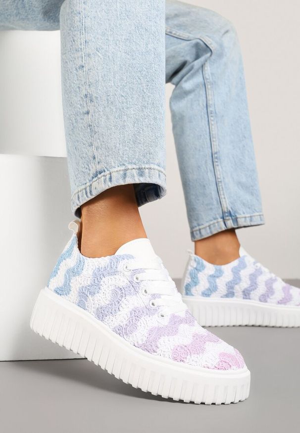 Born2be - Biało-Niebieskie Sneakersy na Grubej Podeszwie z Ażurową Cholewką Ellisene. Okazja: na co dzień. Kolor: biały. Szerokość cholewki: normalna. Wzór: ażurowy