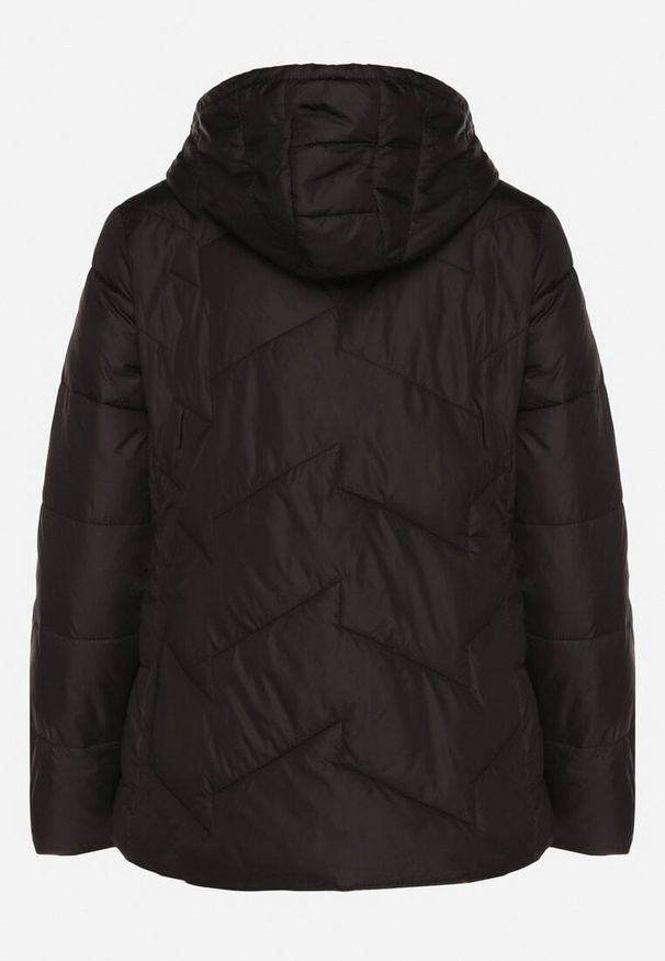 Born2be - Czarna Kurtka z Szerokim Pikowaniem i Kapturem Yasidi. Okazja: na co dzień. Kolor: czarny. Materiał: jeans. Styl: elegancki, casual