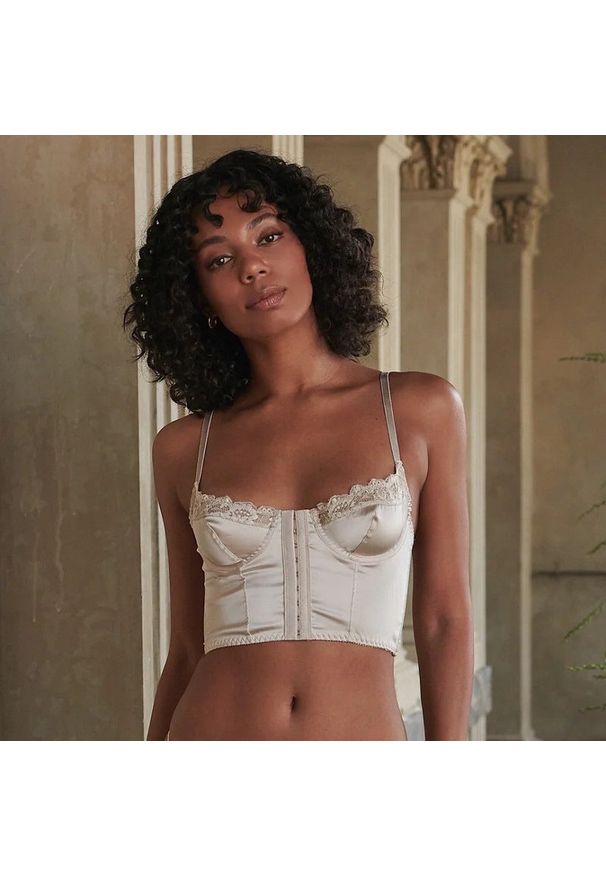 Intica - Biustonosz gorsetowy push-up z koronkowym wykończeniem Marjolaine. Kolor: biały. Materiał: koronka. Rodzaj stanika: push-up