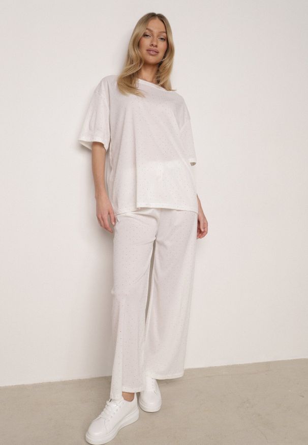 Born2be - Biały Komplet Oversize z Cyrkoniami T-shirt i Spodnie Arnatea. Kolor: biały. Wzór: aplikacja