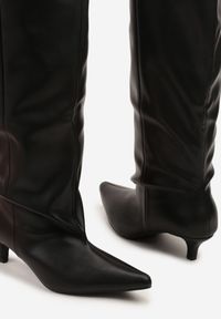 Renee - Czarne Kozaki na Kaczuszce ze Szpiczastym Noskiem Naffre. Nosek buta: szpiczasty. Zapięcie: bez zapięcia. Kolor: czarny. Materiał: jeans. Obcas: na szpilce. Styl: elegancki. Wysokość obcasa: średni