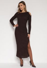 Born2be - Brązowa Dopasowana Sukienka z Metaliczną Ozdobą na Ramieniu Reilara. Kolor: brązowy. Wzór: aplikacja. Styl: elegancki #1