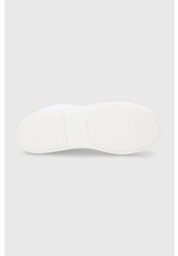 DKNY - Dkny buty skórzane kolor biały. Nosek buta: okrągły. Zapięcie: sznurówki. Kolor: biały. Materiał: skóra