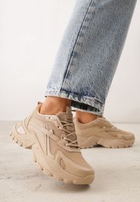 Born2be - Ciemnobeżowe Sneakersy Iomessa. Nosek buta: okrągły. Zapięcie: sznurówki. Kolor: beżowy. Materiał: materiał. Szerokość cholewki: normalna. Wzór: jednolity, aplikacja #5