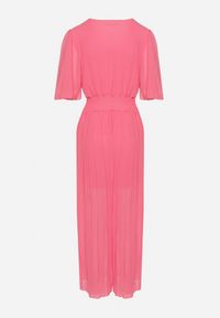 Born2be - Fuksjowy Plisowany Kombinezon o Kopertowym Kroju z Gumką w Talii Ameddie. Okazja: na co dzień. Kolor: różowy. Styl: elegancki, casual #3