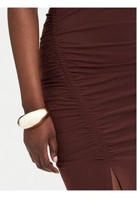 Patrizia Pepe Sukienka codzienna 2A3081/JZ26-B887 Brązowy Slim Fit. Okazja: na co dzień. Kolor: brązowy. Materiał: syntetyk. Typ sukienki: proste. Styl: casual #3