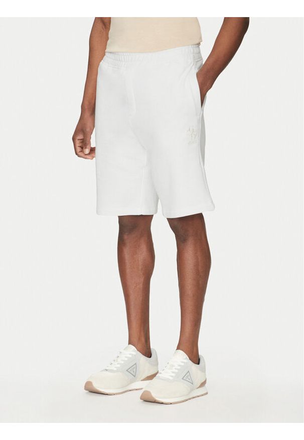 Guess Szorty sportowe M5GD10 KCN01 Biały Regular Fit. Kolor: biały. Materiał: bawełna. Styl: sportowy