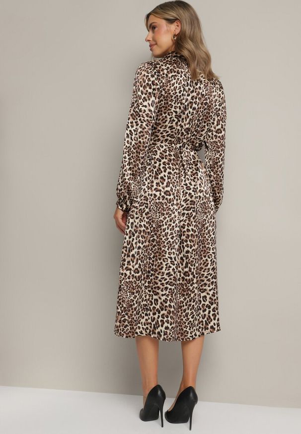 Born2be - Brązowa Sukienka z Wiskozą o Koszulowym Kroju z Wiązanym Paskiem w Panterkę Raivenne. Typ kołnierza: dekolt w kształcie V. Kolor: brązowy. Materiał: wiskoza. Wzór: motyw zwierzęcy. Typ sukienki: koszulowe. Styl: elegancki