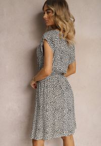 Renee - Biało-Czarna Kwiecista Sukienka z Gumką w Talii o Rozkloszowanym Kroju Ocemia. Okazja: na co dzień, na imprezę. Kolor: biały. Materiał: materiał. Długość rękawa: krótki rękaw. Sezon: wiosna. Typ sukienki: proste. Styl: elegancki, casual #4