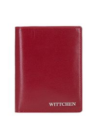 Wittchen - Damski portfel z RFID skórzany z metalowym logo średni. Kolor: czerwony. Materiał: skóra. Wzór: napisy #1