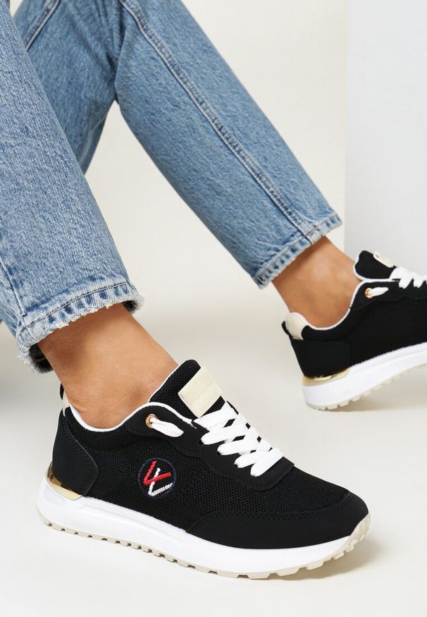 Born2be - Czarne Sneakersy z Metalicznymi Wstawkami i Drobnym Haftem c. Wysokość cholewki: przed kostkę. Kolor: czarny. Szerokość cholewki: normalna. Wzór: haft. Obcas: na płaskiej podeszwie