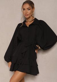 Renee - Czarna Rozkloszowana Sukienka z Falbanami i Paskiem Divanessa. Okazja: na co dzień. Kolor: czarny. Materiał: materiał. Typ sukienki: proste, rozkloszowane. Styl: casual