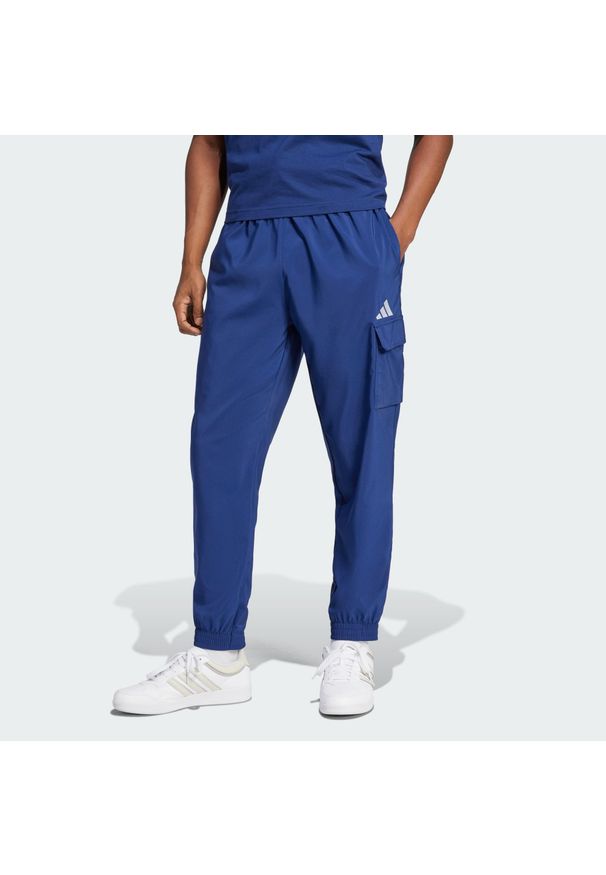 Adidas - Spodnie Essentials Small Logo Cargo. Kolor: niebieski, wielokolorowy, biały. Materiał: materiał. Sport: fitness