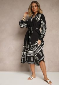 Renee - Czarna Koszulowa Sukienka z Wiskozą w Azteckie Wzory Averisa. Kolor: czarny. Materiał: wiskoza. Sezon: lato, wiosna. Typ sukienki: koszulowe. Styl: elegancki