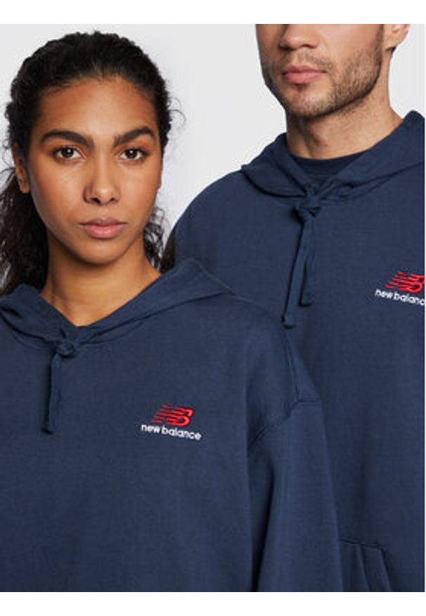New Balance Bluza Unisex UT21500 Granatowy Relaxed Fit. Kolor: niebieski. Materiał: syntetyk
