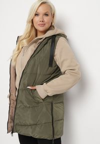 Born2be - Ciemnozielona Pikowana Kamizelka Dwustronna z Kapturem i Troczkami Nevetiani. Typ kołnierza: kaptur. Kolor: zielony. Materiał: jeans. Styl: elegancki #5