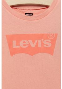 Levi's® - Levi's t-shirt bawełniany dziecięcy kolor różowy. Okazja: na spotkanie biznesowe, na co dzień. Kolor: różowy. Materiał: bawełna. Długość rękawa: krótki rękaw. Długość: krótkie. Wzór: nadruk. Styl: biznesowy, casual #2