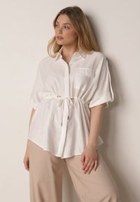 Born2be - Biała Nietoperzowa Koszula Safari z Bawełną z Wiązaniem w Talii Tierona. Okazja: do pracy, na co dzień, na spotkanie biznesowe. Kolor: biały. Materiał: bawełna. Długość: długie. Styl: biznesowy, casual #4