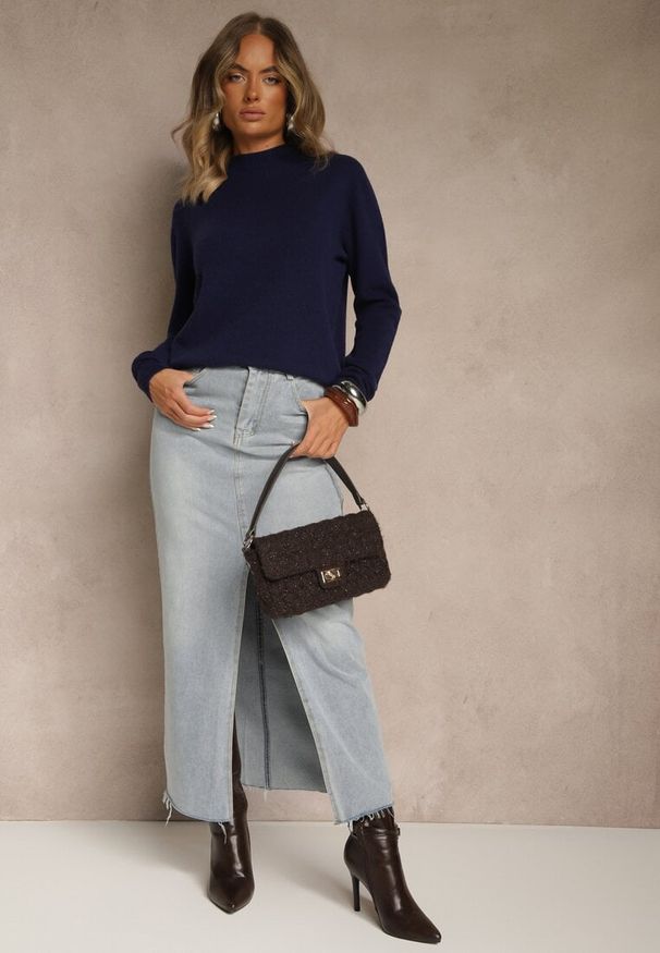 Renee - Granatowy Gładki Sweter z Półgolfem z Dzianiny z Wełną i Wiskozą Zaiara. Okazja: na co dzień. Kolor: niebieski. Materiał: dzianina, wiskoza, wełna. Długość rękawa: długi rękaw. Długość: długie. Wzór: gładki. Styl: casual, klasyczny