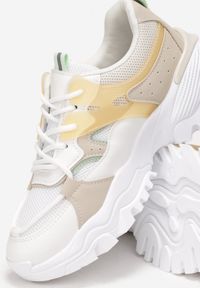Born2be - Biało-Beżowe Sneakersy Isameia. Zapięcie: sznurówki. Kolor: biały. Materiał: materiał. Szerokość cholewki: normalna #2