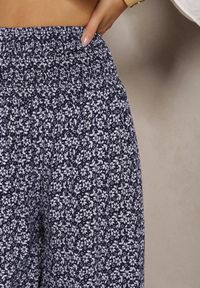 Renee - Granatowe Bawełniane Spodnie Culottes z Szeroką Gumką w Pasie i Kwiatowym Printem Pellagia. Okazja: na co dzień. Kolor: niebieski. Materiał: bawełna. Wzór: kwiaty, nadruk. Styl: casual #6