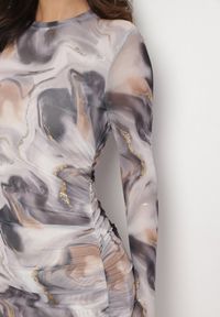Born2be - Szara Dopasowana Sukienka z Siateczki z Błyszczącym Wzorem Tie-Dye Ninelwena. Okazja: na co dzień. Kolor: szary. Materiał: skóra. Długość rękawa: długi rękaw. Styl: glamour, elegancki, casual #7