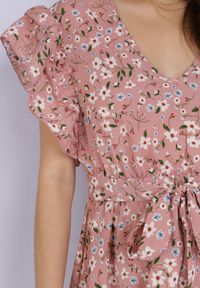 Born2be - Różowa Sukienka Dioete. Kolor: różowy. Materiał: materiał. Wzór: kwiaty #7