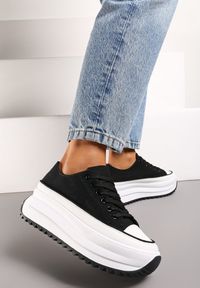 Born2be - Czarne Sneakersy Trampki na Masywnej Platformie z Ozdobnym Bieżnikiem Koelrea. Okazja: na co dzień. Nosek buta: okrągły. Zapięcie: sznurówki. Kolor: czarny. Materiał: jeans. Obcas: na platformie. Styl: casual, klasyczny #3