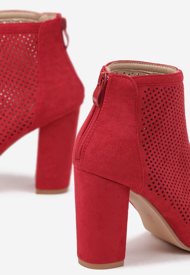 Born2be - Czerwone Ażurowe Sandały Vices na Obcasie z Odkrytymi Noskami Zeniri. Okazja: na co dzień, na imprezę. Kolor: czerwony. Materiał: jeans. Wzór: ażurowy. Sezon: wiosna, lato. Obcas: na obcasie. Styl: casual. Wysokość obcasa: średni