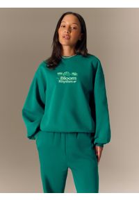 4f - 4F Bluza dresowa loose bez kaptura damska - zielona M. Okazja: na co dzień. Typ kołnierza: bez kaptura. Kolor: zielony. Materiał: dresówka. Wzór: nadruk. Styl: casual #2